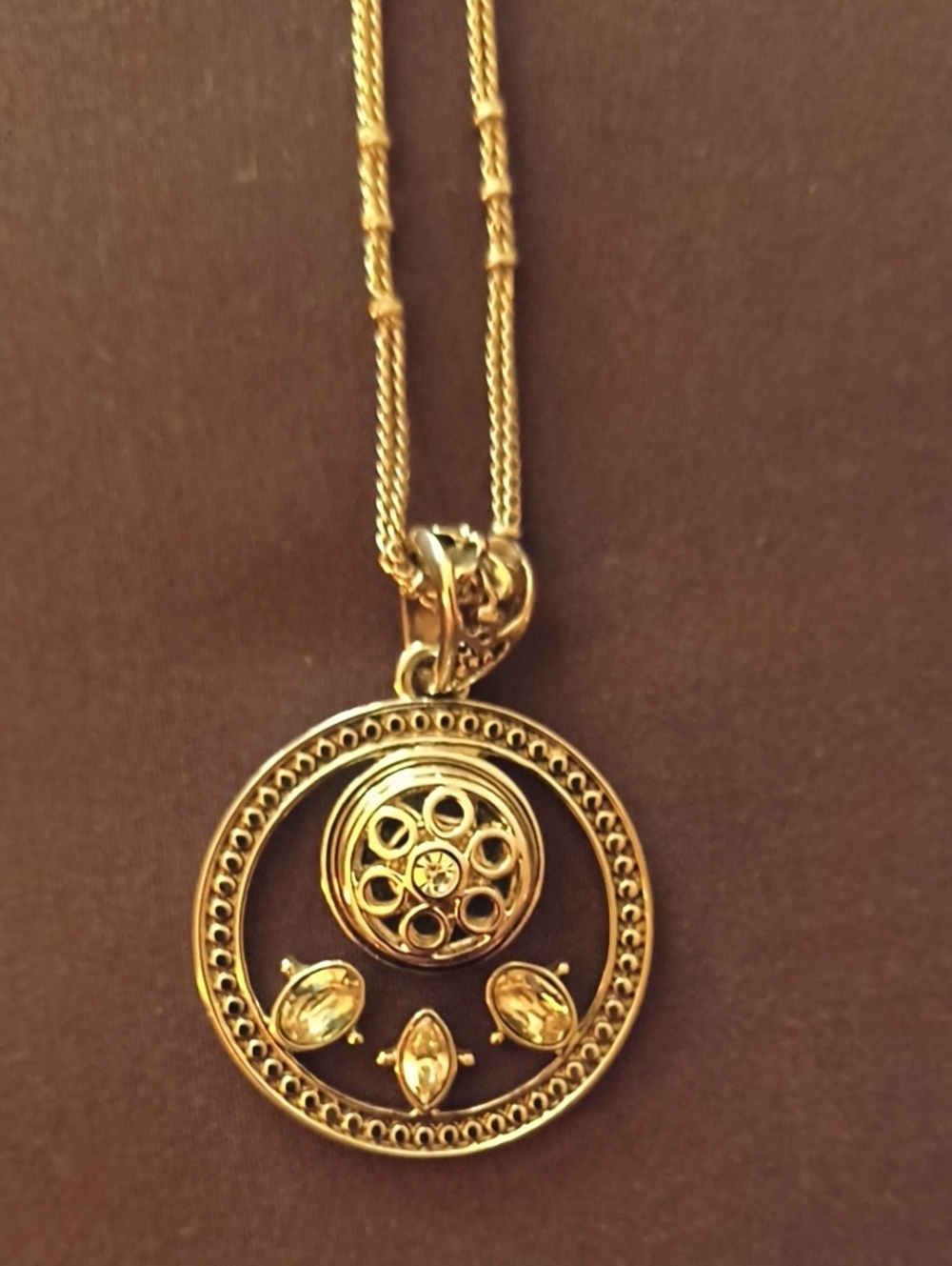 Spinner Figit Gold Circular Pendant Necklace - Elegant Women's Jewelry